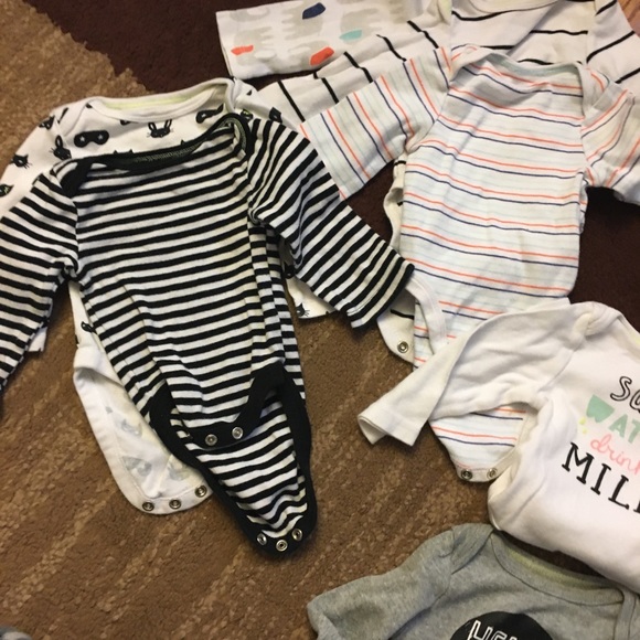 Newborn boy girl onesie lot rarely used NB baby - Picture 3 of 4